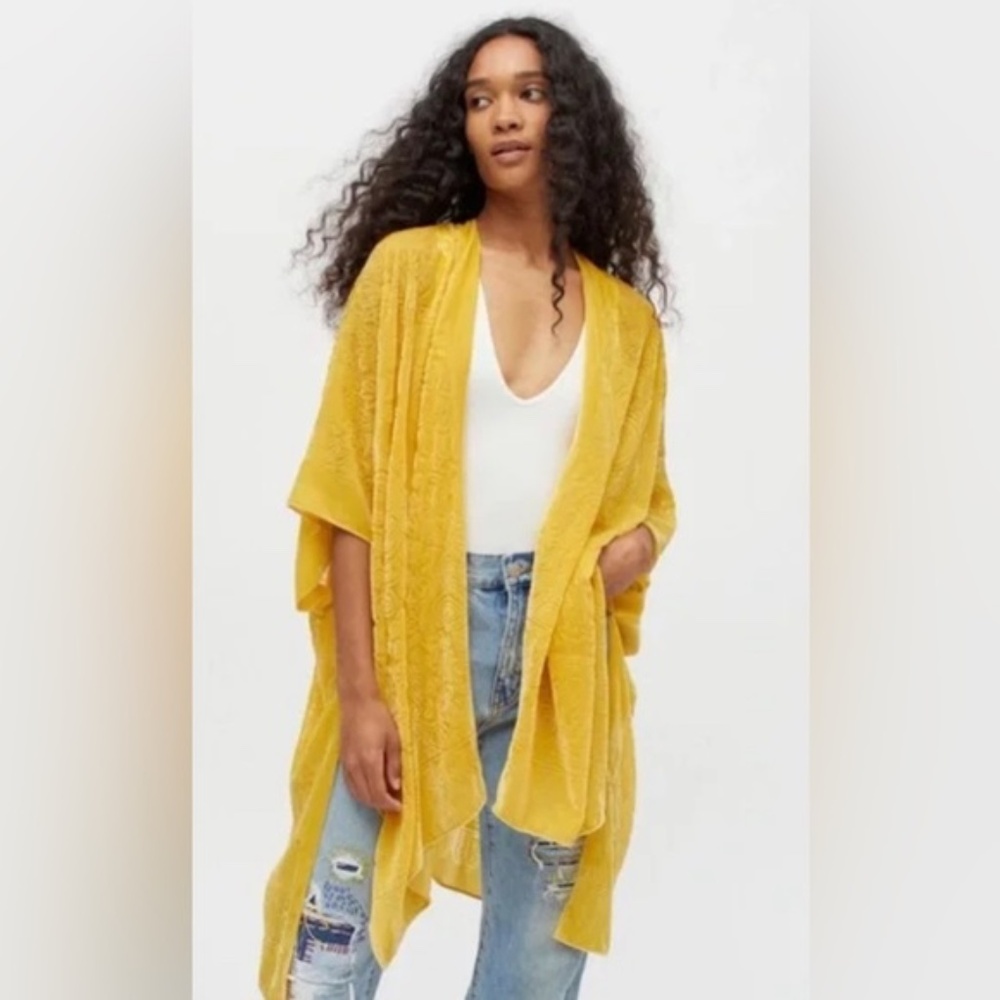 Urban Outfitters Golden Yellow Kimono (New With Tags) - Picture 2 of 7
